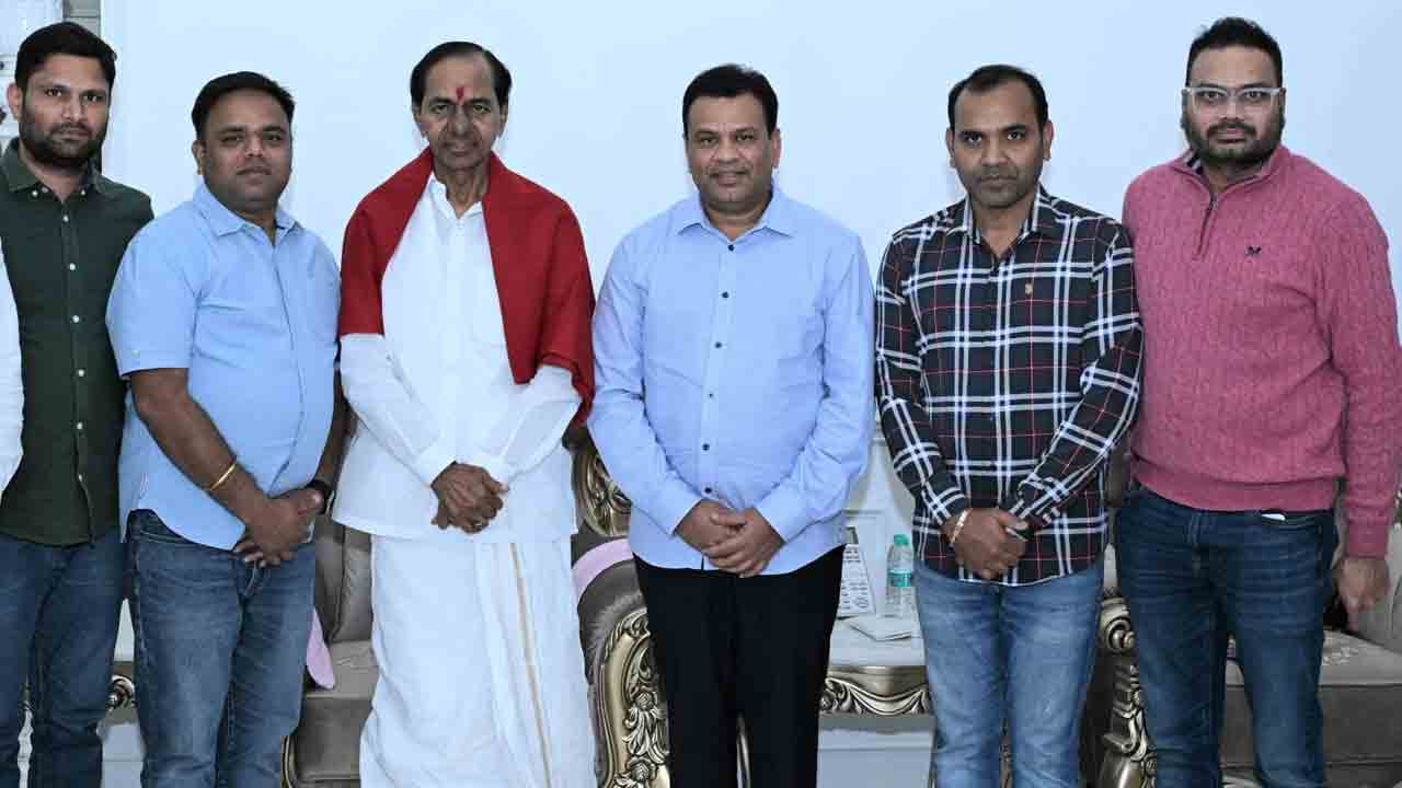 NRI | కేసీఆర్‌ను కలిసిన ఎన్నారై బీఆర్ఎస్ యూకే బృందం