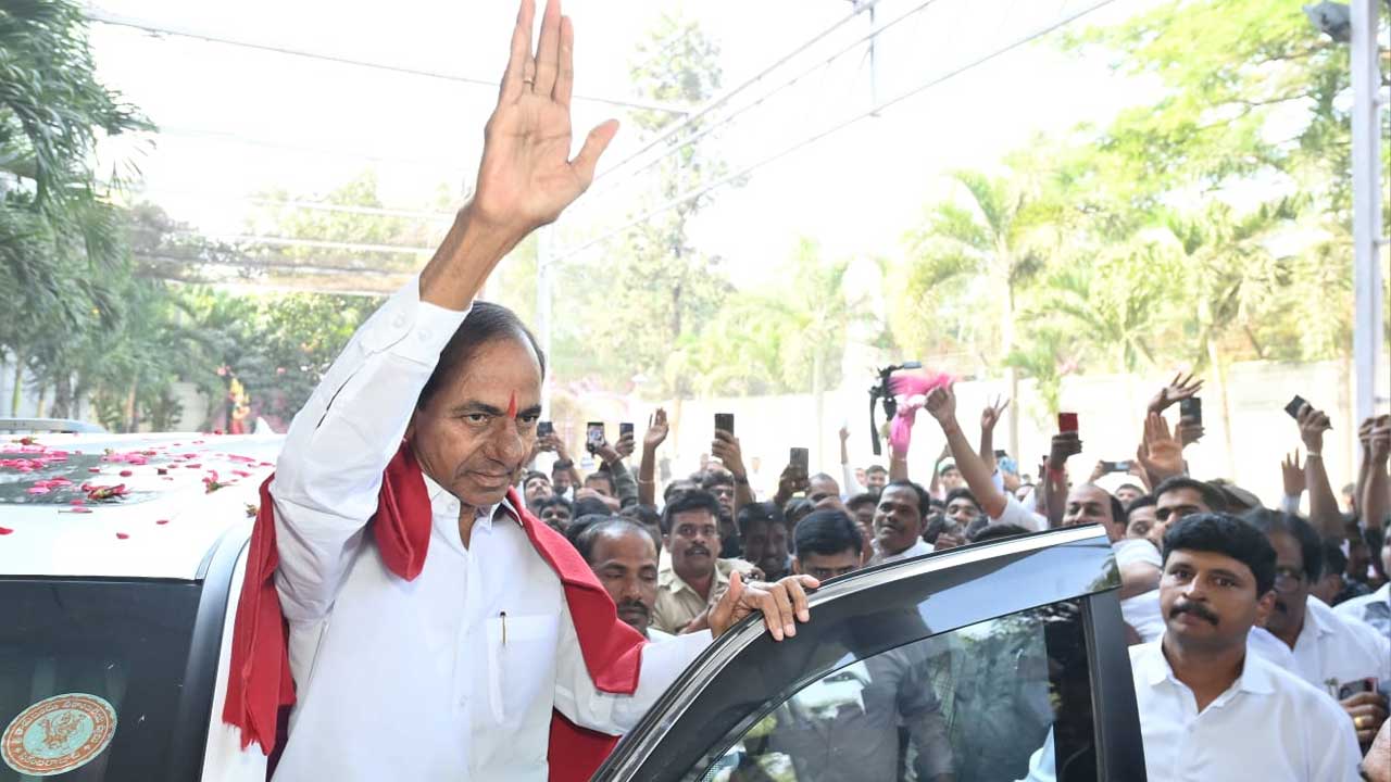 KCR | తెలంగాణ భవన్‌కు చేరుకున్న కేసీఆర్‌.. బీఆర్‌ఎస్‌ఎల్పీ, రాష్ట్ర కార్యవర్గ సంయుక్త సమావేశం ప్రారంభం
