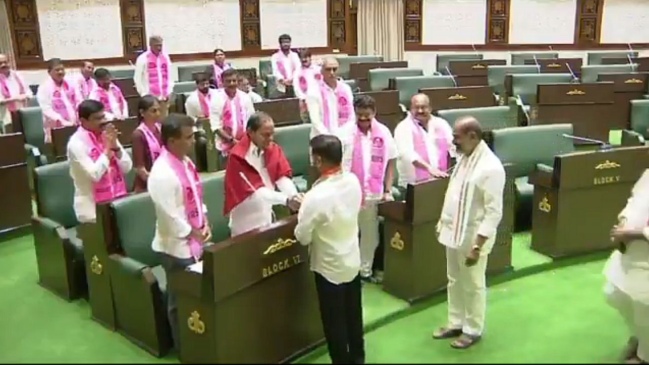 Telangana Assembly: అసెంబ్లీలో కేసీఆర్‌ను క‌లిసిన సీఎం రేవంత్ రెడ్డి.. వీడియో
