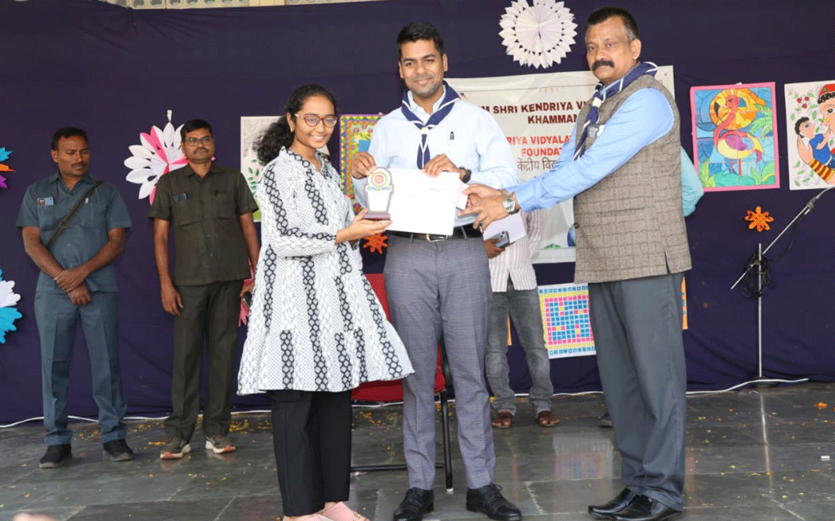 Karepally : నైపుణ్యతతో విజయాలు సొంతం : కలెక్టర్ అనుదీప్ దురిశెట్టి