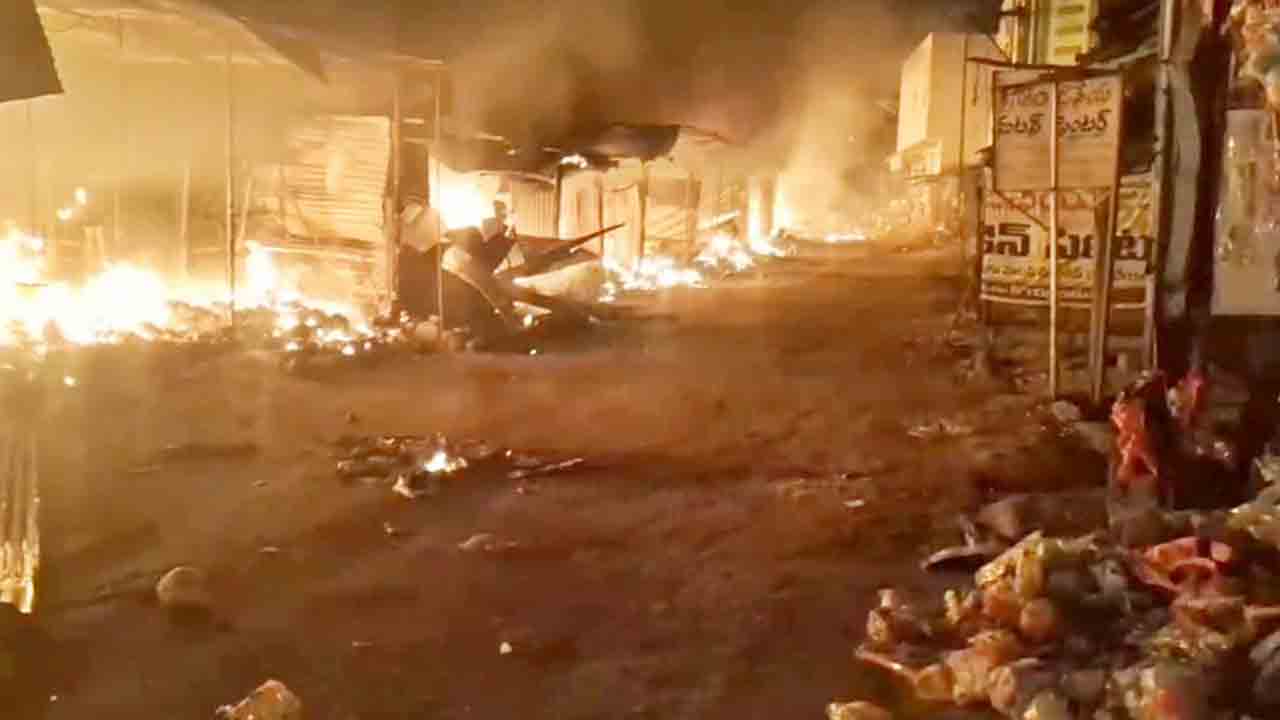 Kondagttu Fire Accident | కొండగట్టు అగ్ని ప్రమాదంపై జాతీయ మానవ హక్కుల కమిషన్‌కు ఫిర్యాదు