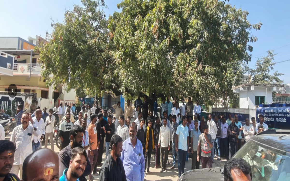 Bibinagar : కొండమడుగులో ఉద్రిక్తతల నడుమ ఉప సర్పంచ్ పోరు