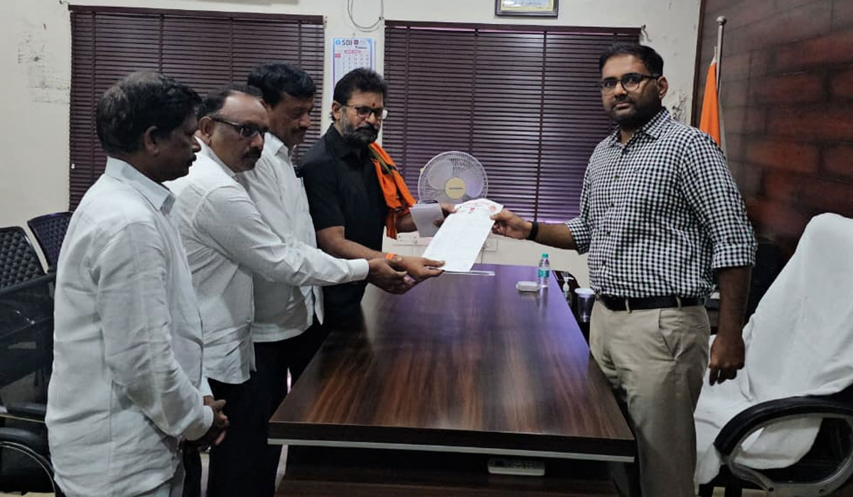 Korukanti Chander | రామగుండం బల్దియా కమిషనర్ అరుణ శ్రీ ని సస్పెండ్ చేయాలి.. మాజీ ఎమ్మెల్యే కోరుకంటి చందర్‌ డిమాండ్‌