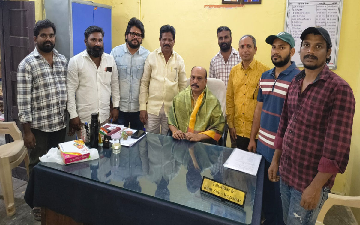 Chunchupalle : పదోన్నతిపై వెళ్తున్న తాసీల్దార్ పి.కృష్ణ సన్మానం