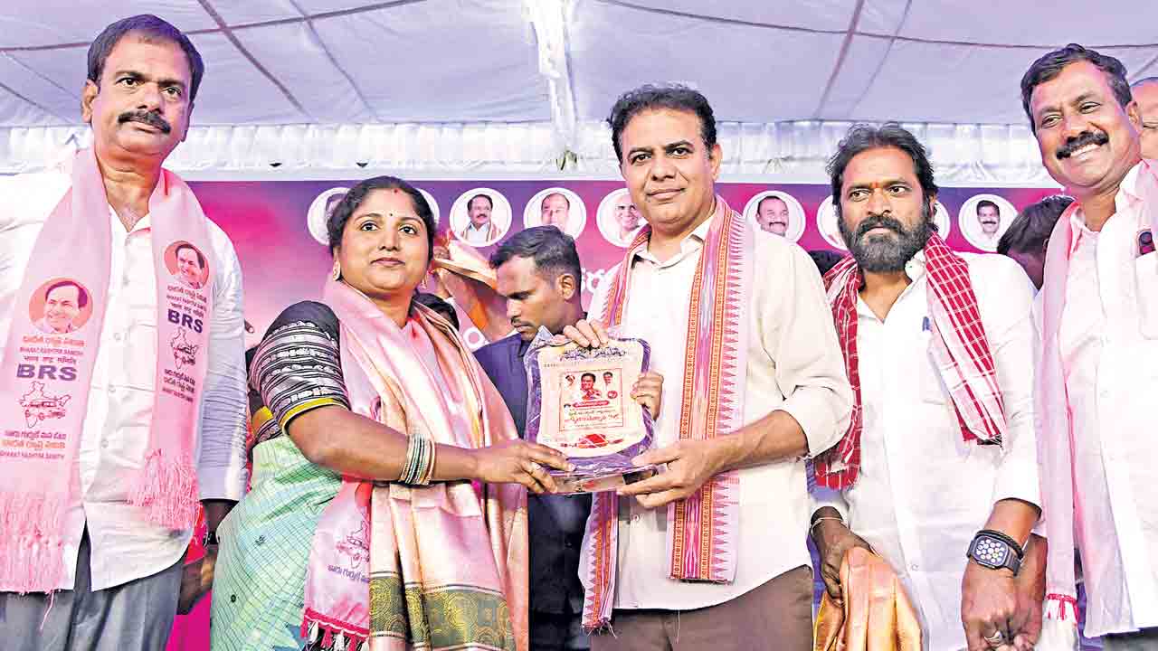 పాలమూరు విలన్‌ కాంగ్రెస్సే.. కృష్ణా జలాల విషయంలో బాబు చెప్పినట్టే రేవంత్‌ ఆడుతున్నడు: కేటీఆర్‌