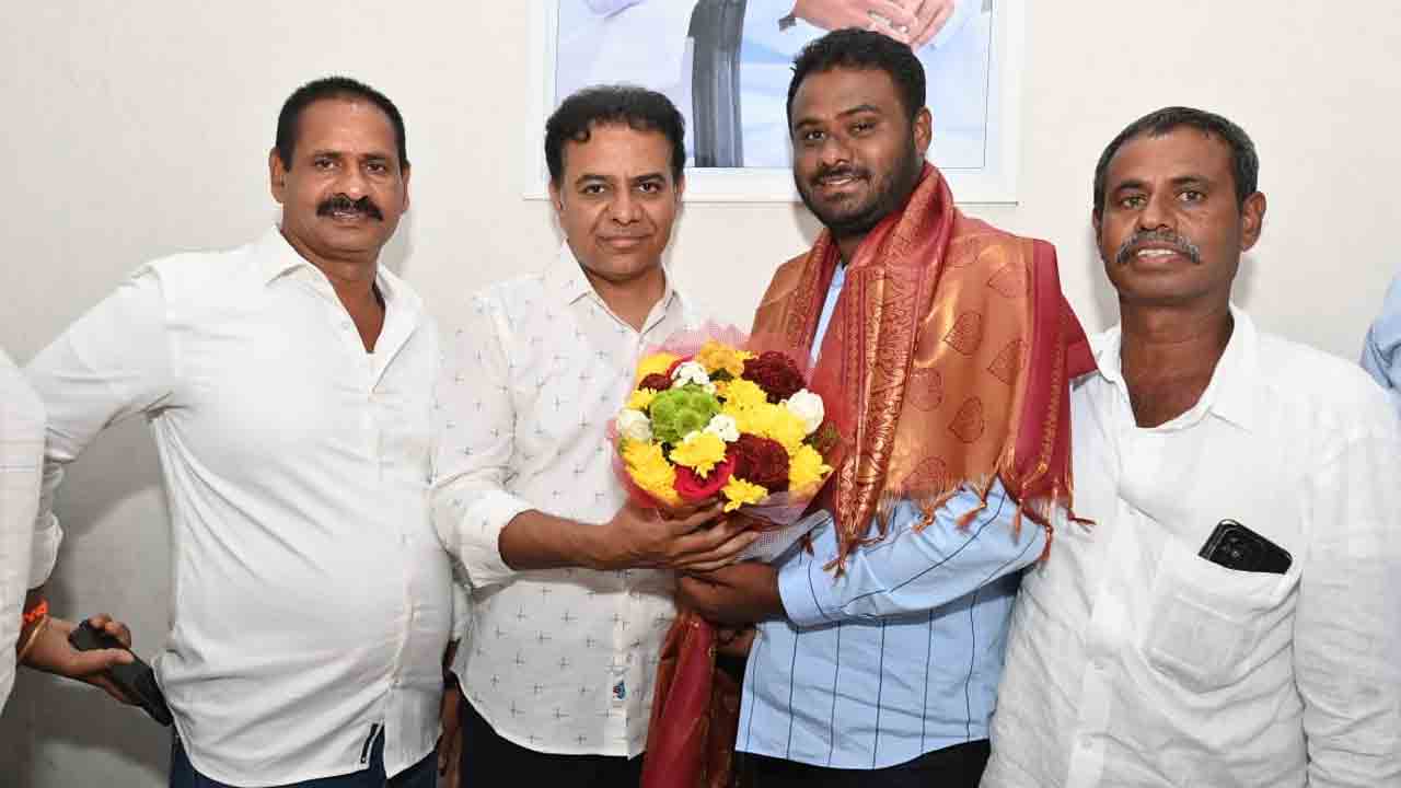 KTR | కేటీఆర్‌ను కలిసిన తంగళ్లపల్లి మండల సర్పంచ్‌లు.. సమస్యలు పరిష్కరించాలని వినతి..!