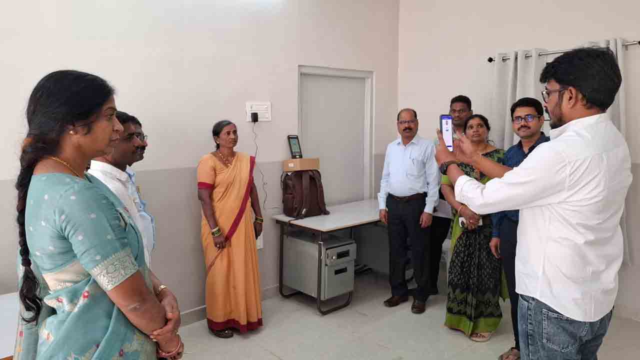 Face recognition | కేయూ ఉద్యోగులకు ఫేస్ రికగ్నైజేషన్‌ అమలు