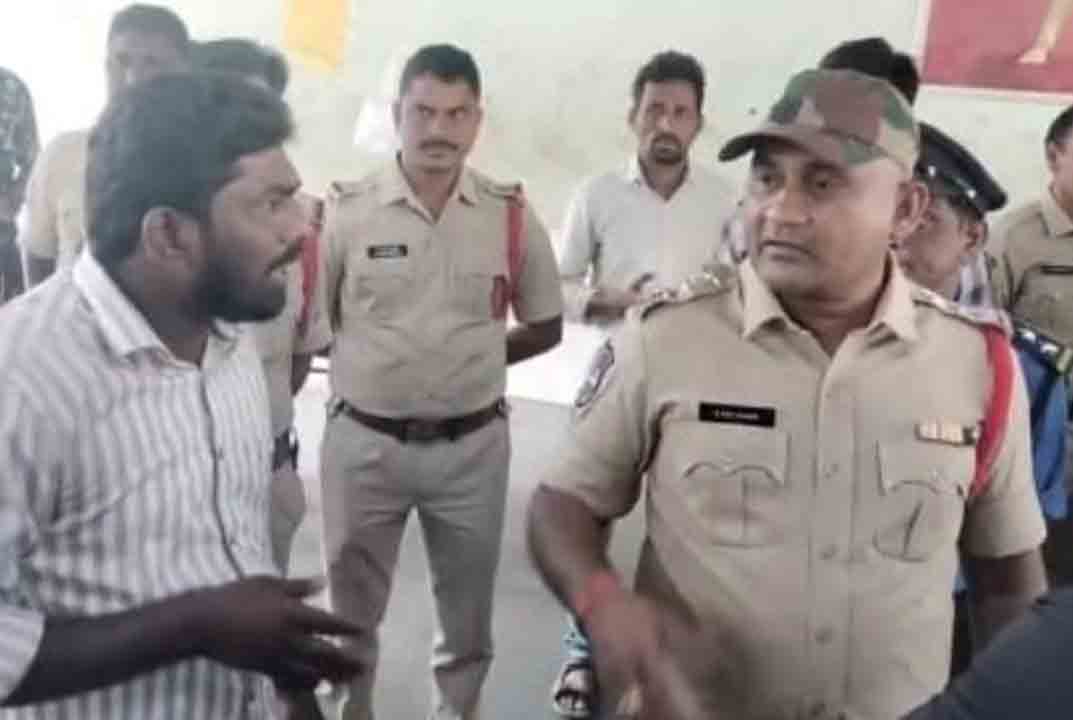 Kakatiya University | హాస్టల్ వార్డెన్‌ అక్రమాలు.. కామన్‌మెస్‌లో ఆందోళన చేపట్టిన విద్యార్థులు