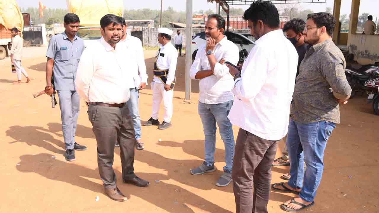 Collector Kumar Deepak | పత్తి కొనుగోలు ప్రక్రియ సమర్థవంతంగా చేపట్టాలి  : కలెక్టర్ కుమార్ దీపక్
