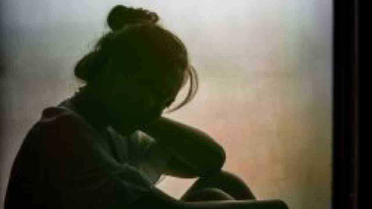 Hyderabad | మూడు అంతస్తుల భవనం పై నుంచి దూకి మహిళా కానిస్టేబుల్ ఆత్మహత్యాయత్నం