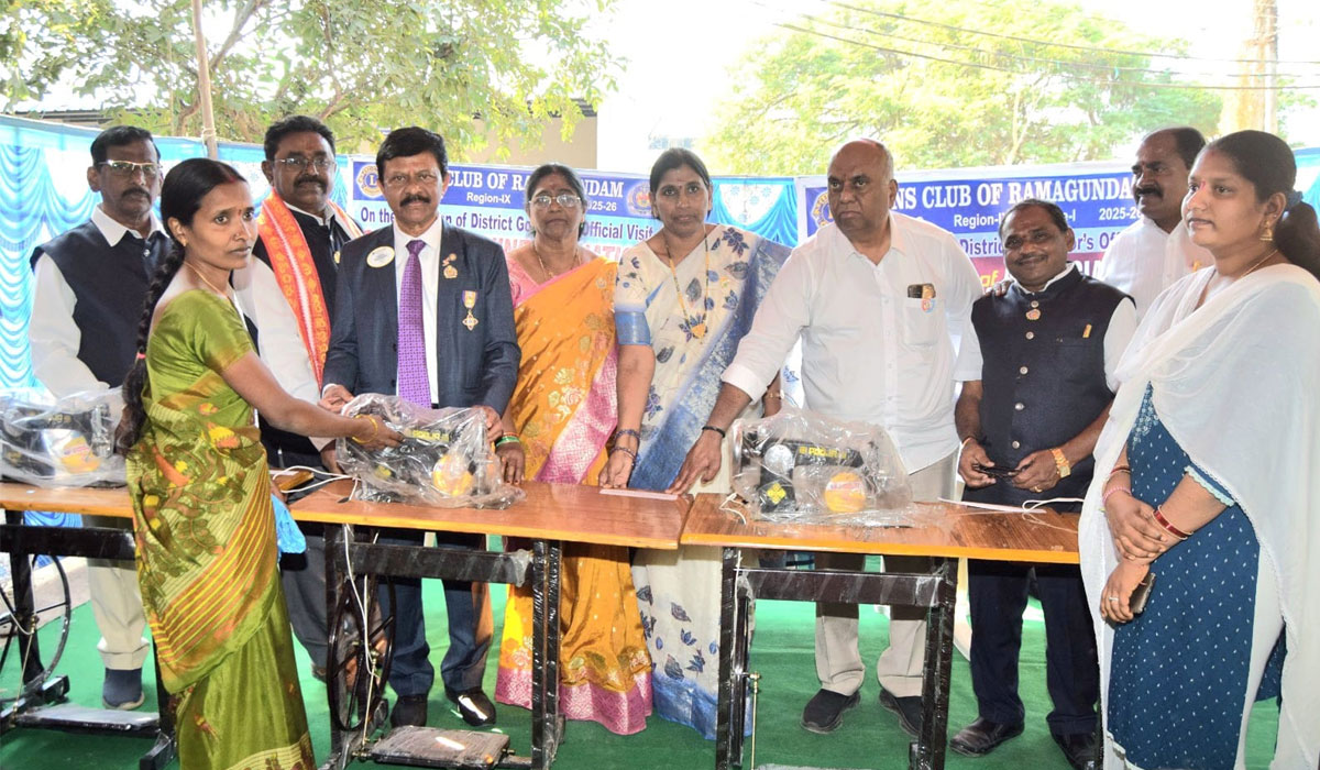 Lions Club | రామగుండం లయన్స్ క్లబ్ సేవలు భేష్.. లయన్స్ క్లబ్ గవర్నర్ సింహరాజు కోదండ రాం