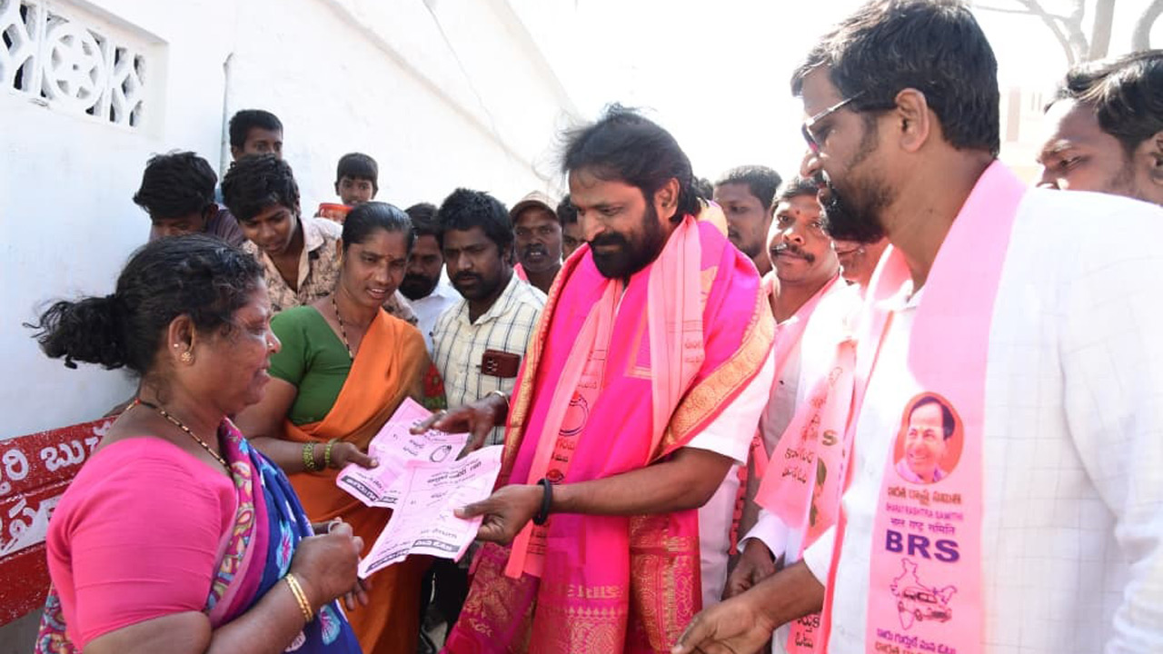 నీరాజనం