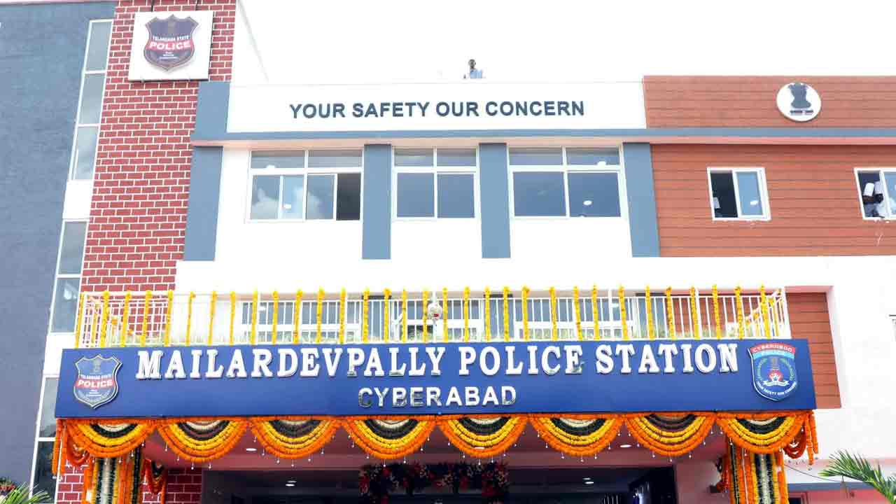 Operation Chabutra | మైలార్‌దేవ్‌పల్లిలో ఆపరేషన్ చబుత్ర.. అర్ధరాత్రి రోడ్లపై తిరిగేవారికి పోలీసుల వార్నింగ్