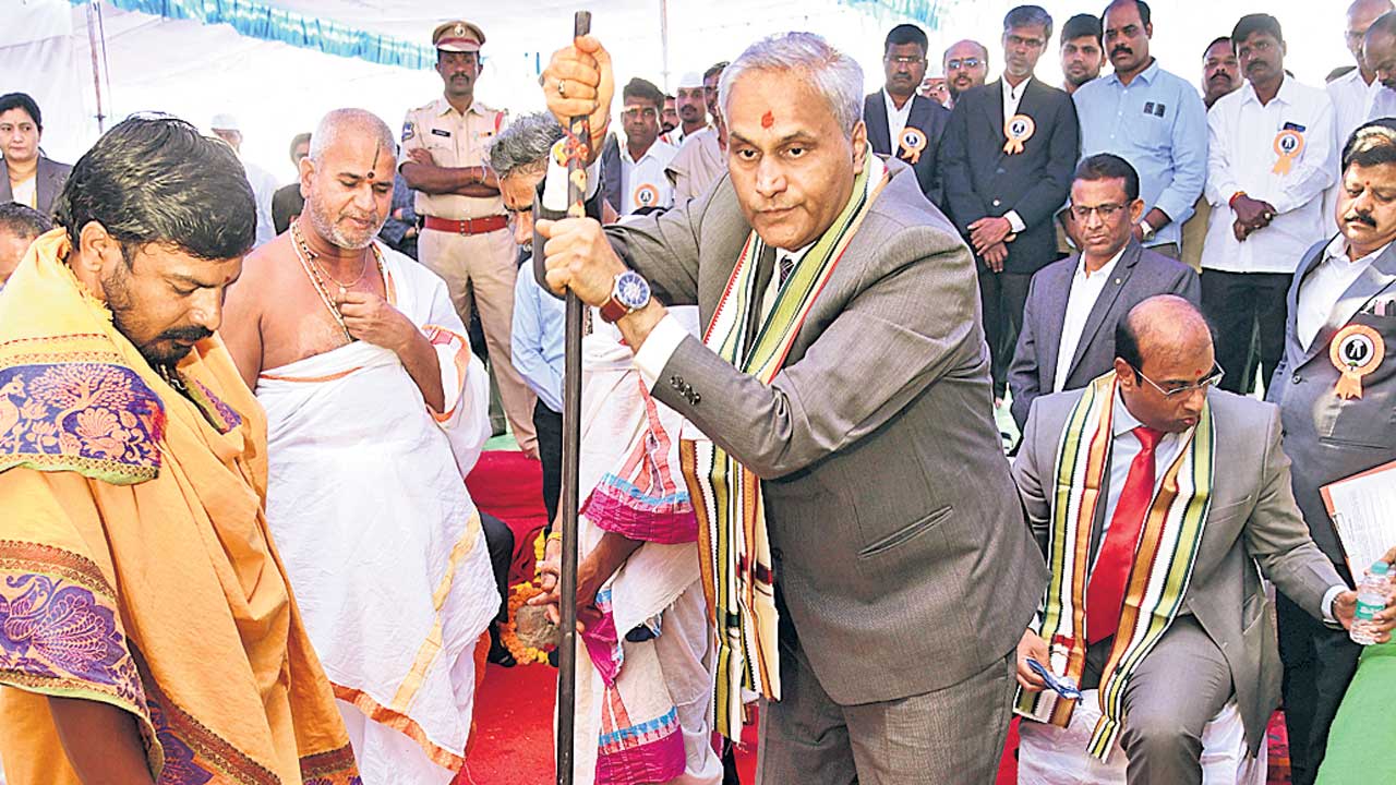 హక్కుల పరిరక్షణకు కృషి చేయాలి