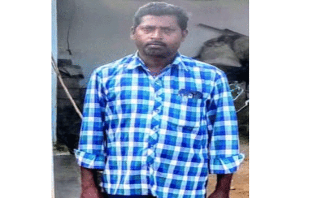 Aravapally : ఇసుక ట్రాక్టర్ ఢీకొని కరెంట్ ఆపరేటర్ దుర్మ‌ర‌ణం