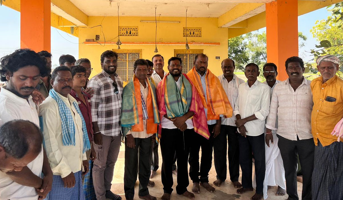 Kapulapally | కాపులపల్లి సర్పంచ్ ను సన్మానించిన యాదవ సంఘం నాయకులు