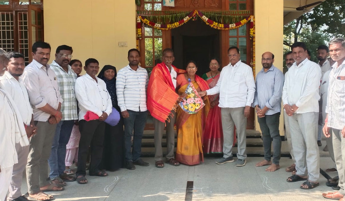 Manohar Reddy | పెద్దపల్లిలో నూతన సర్పంచులకు మాజీ ఎమ్మెల్యే దాసరి మనోహర్ రెడ్డి సన్మానం