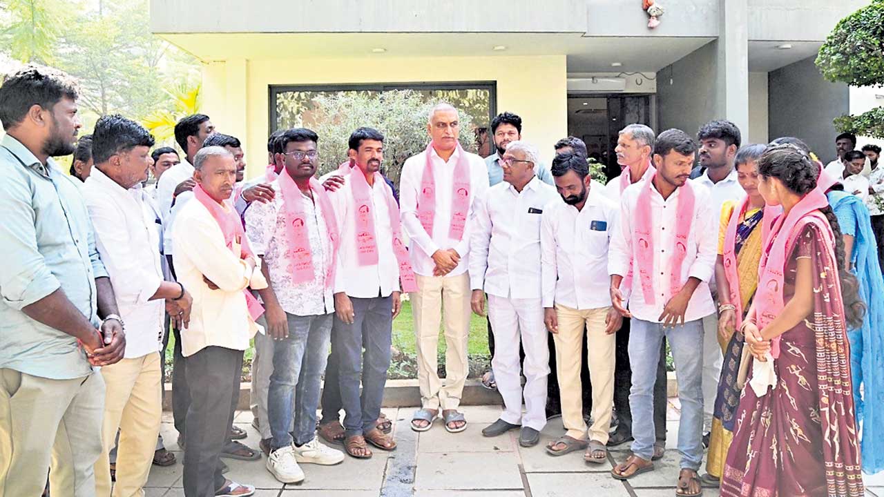 విశ్వసనీయత కోల్పోయిన కాంగ్రెస్‌, బీజేపీ