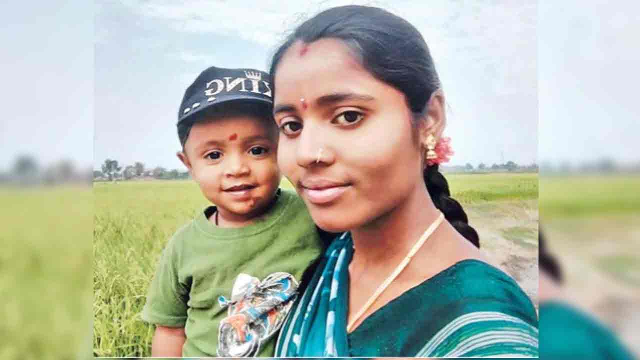 Telangana | నా భర్త లేని లోకంలో ఉండలేను.. రెండేళ్ల కొడుక్కి ఉరేసి ఆత్మహత్య చేసుకున్న భార్య