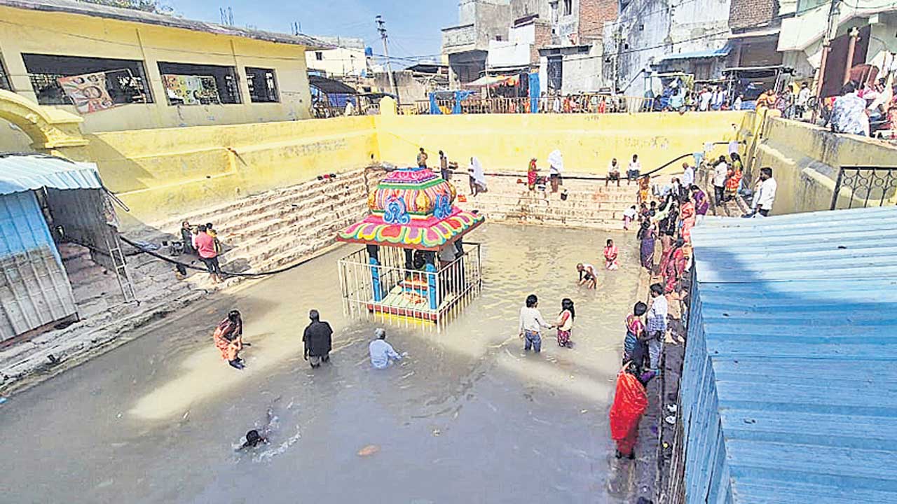 మల్లన్నా.. భక్తుల సమస్యలు ఆలకించే వారేరయ్యా!