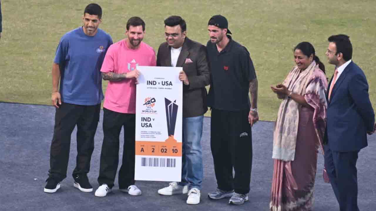 Lionel Messi | అరుణ్ జైట్లీ స్టేడియంలో మెస్సీ‌.. వరల్డ్‌కప్ టికెట్‌తో మురిసిపోయాడిలా..!