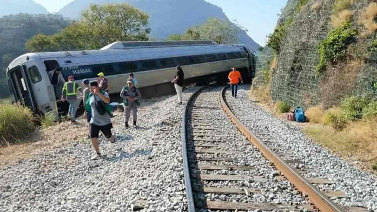 Mexico Train Derailment | మెక్సికోలో పట్టాలు తప్పిన రైలు.. 13 మంది మృతి, 98 మందికి గాయాలు