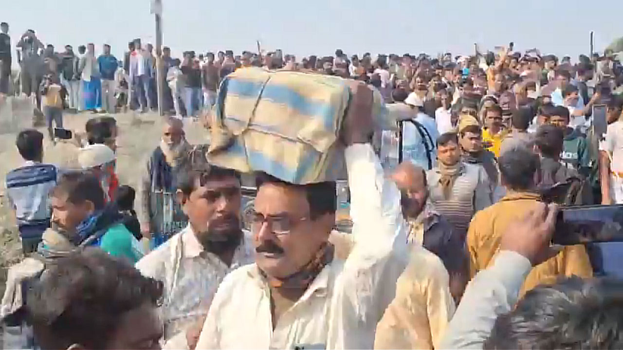 Babri Masjid: బాబ్రీ మ‌సీదు నిర్మాణానికి శంకుస్థాప‌న చేసిన ఎమ్మెల్యే క‌బీర్‌