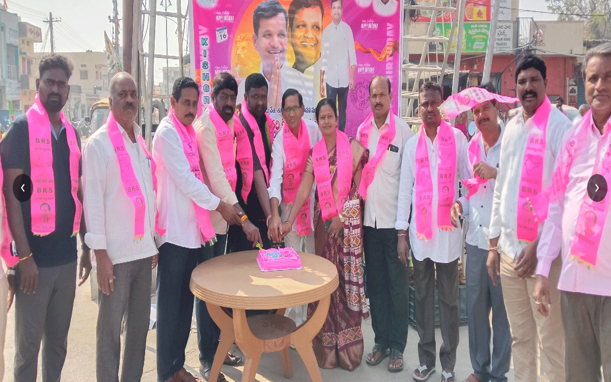 Gadari Kishore : మోత్కూరు, శాలిగౌరారంలో గాదరి కిశోర్ కుమార్ జన్మదిన వేడుకలు