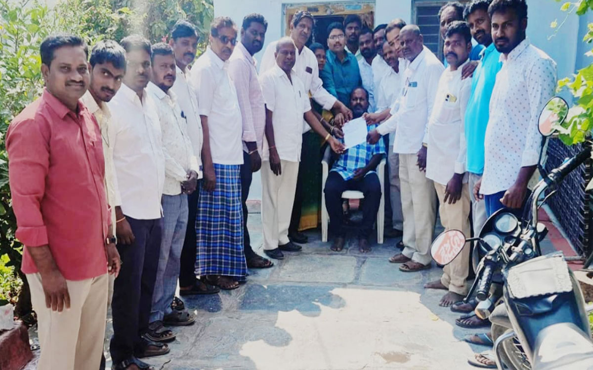 Munugode : బాధితుడి కుటుంబానికి ఎల్ఓసీ అందజేత