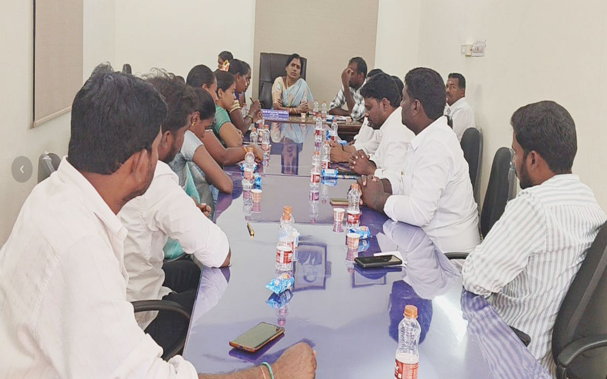 Munugode : ప్రజా సమస్యలపై దృష్టి సాధిద్దాం : సర్పంచ్ రమాదేవి