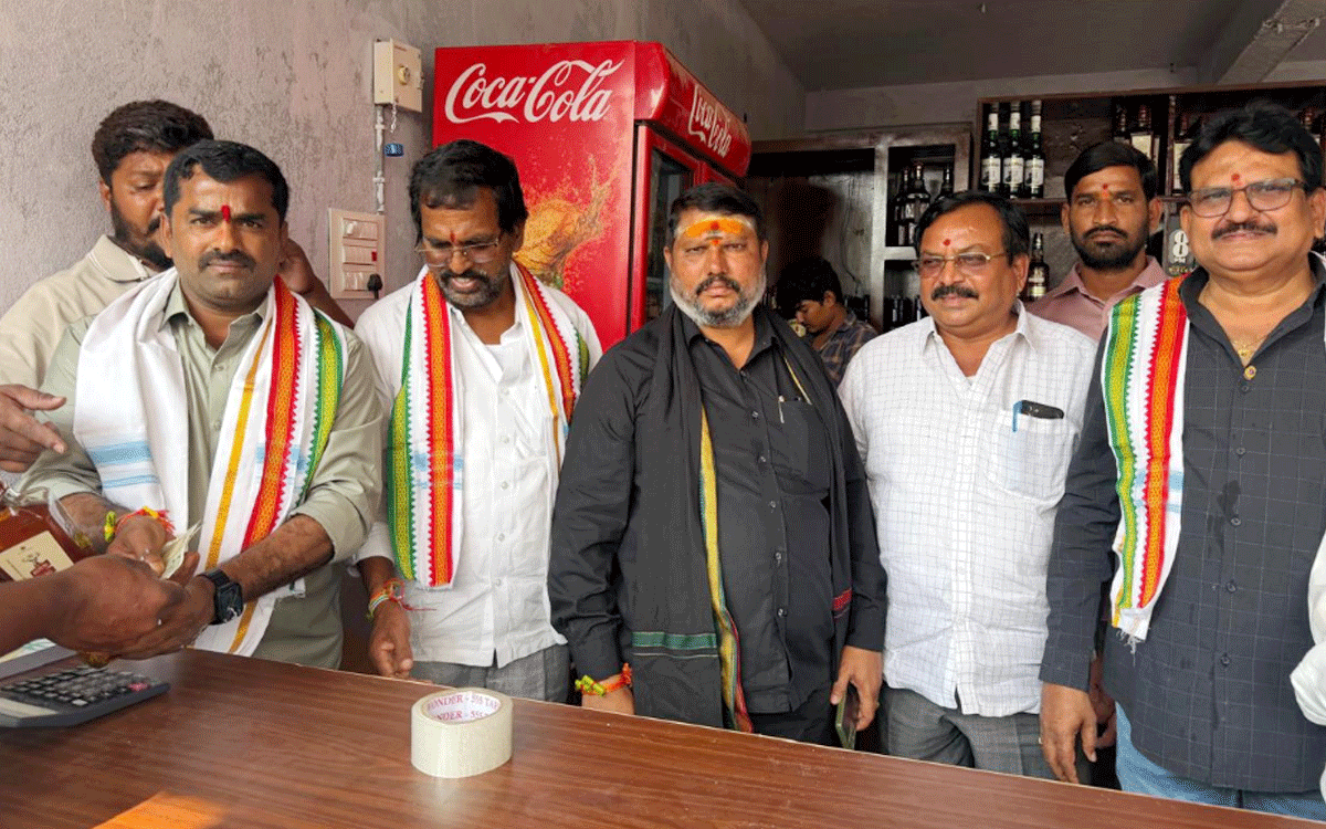 Munugode : మునుగోడు నియోజకవర్గంలో ఊరి బయటే వైన్ షాపులు