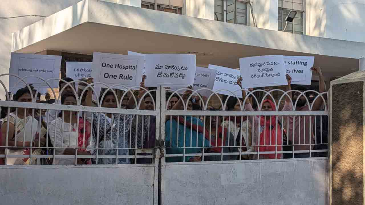 NIMS | నిమ్స్‌లో నర్సింగ్ ఉద్యోగుల నిర్బంధం.. గేట్‌కు తాళం వేసి అడ్డుకున్న యాజమాన్యం