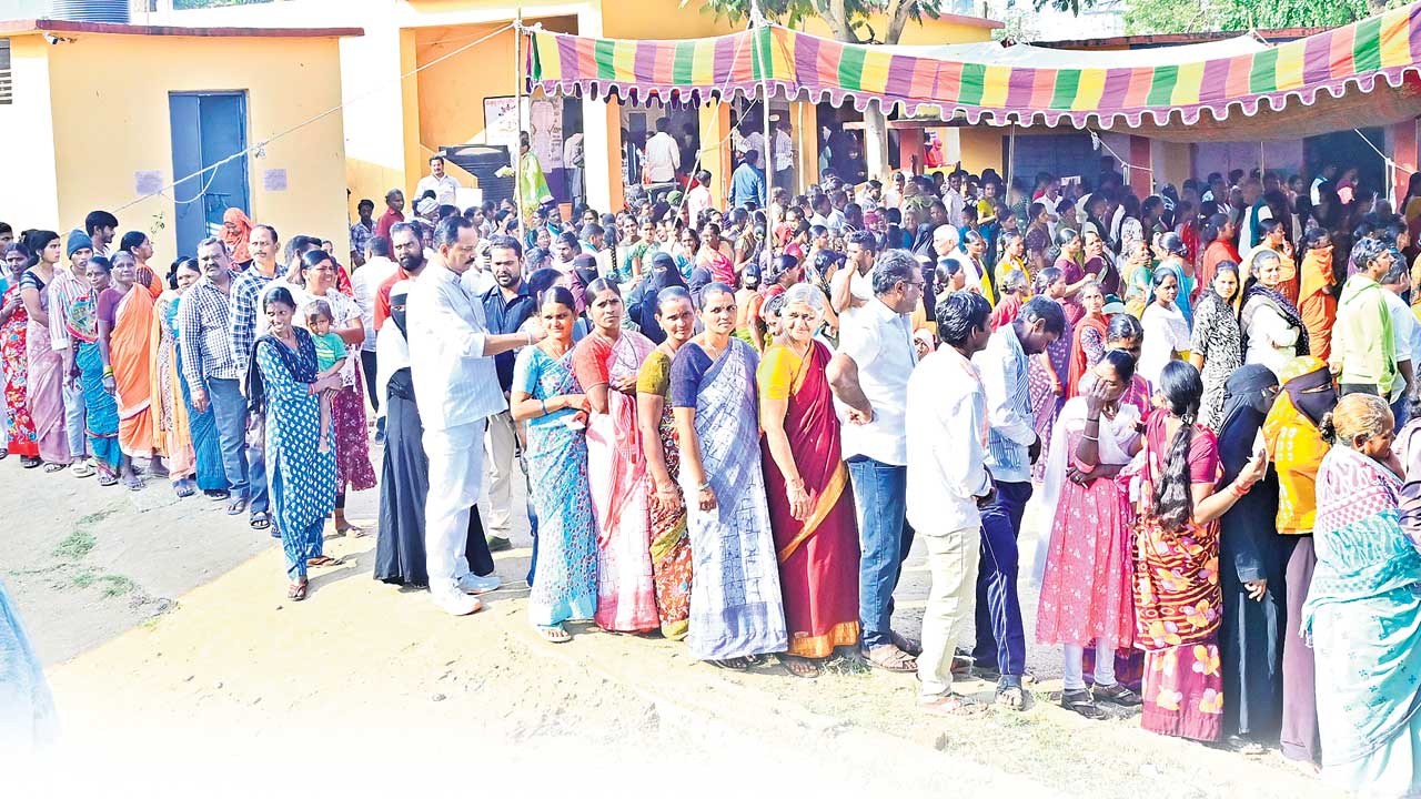 పల్లె పోరు అదే జోరు