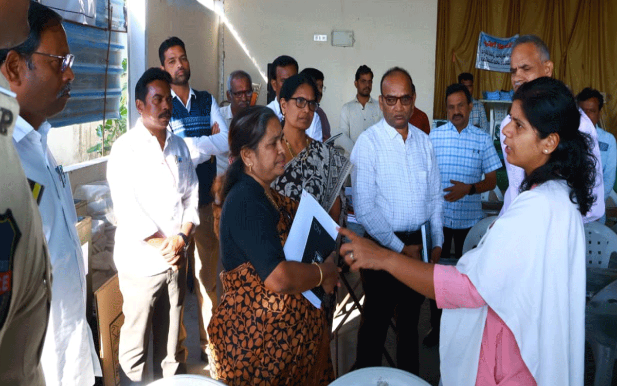 Gattuppal : ఇబ్బందులకు తావు లేకుండా ఎన్నికలు నిర్వహించాలి : కలెక్టర్ ఇలా త్రిపాఠి