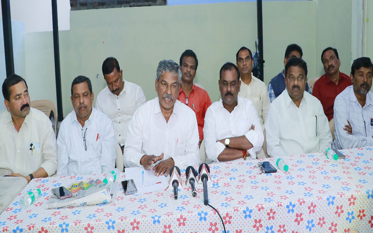 Ramagiri : ‘ఉపాధ్యాయుల స‌మ‌స్య‌లు ప‌రిష్క‌రించాలి’