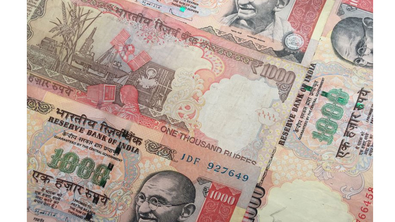Demonetised Currency: ర‌ద్దు అయిన రూ.500, రూ.1000 నోట్లతో నిండిన బ్యాగులు సీజ్‌