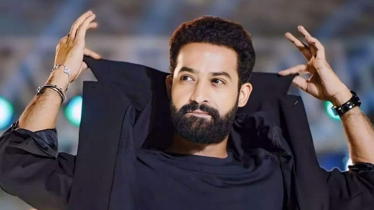 NTR | వార్ 2 నిరాశ‌ప‌రిచిన మ‌రో బాలీవుడ్ చిత్రంతో సంద‌డి చేయ‌బోతున్న ఎన్టీఆర్.. ఇది మ‌ల్టీ స్టార‌రేనా?