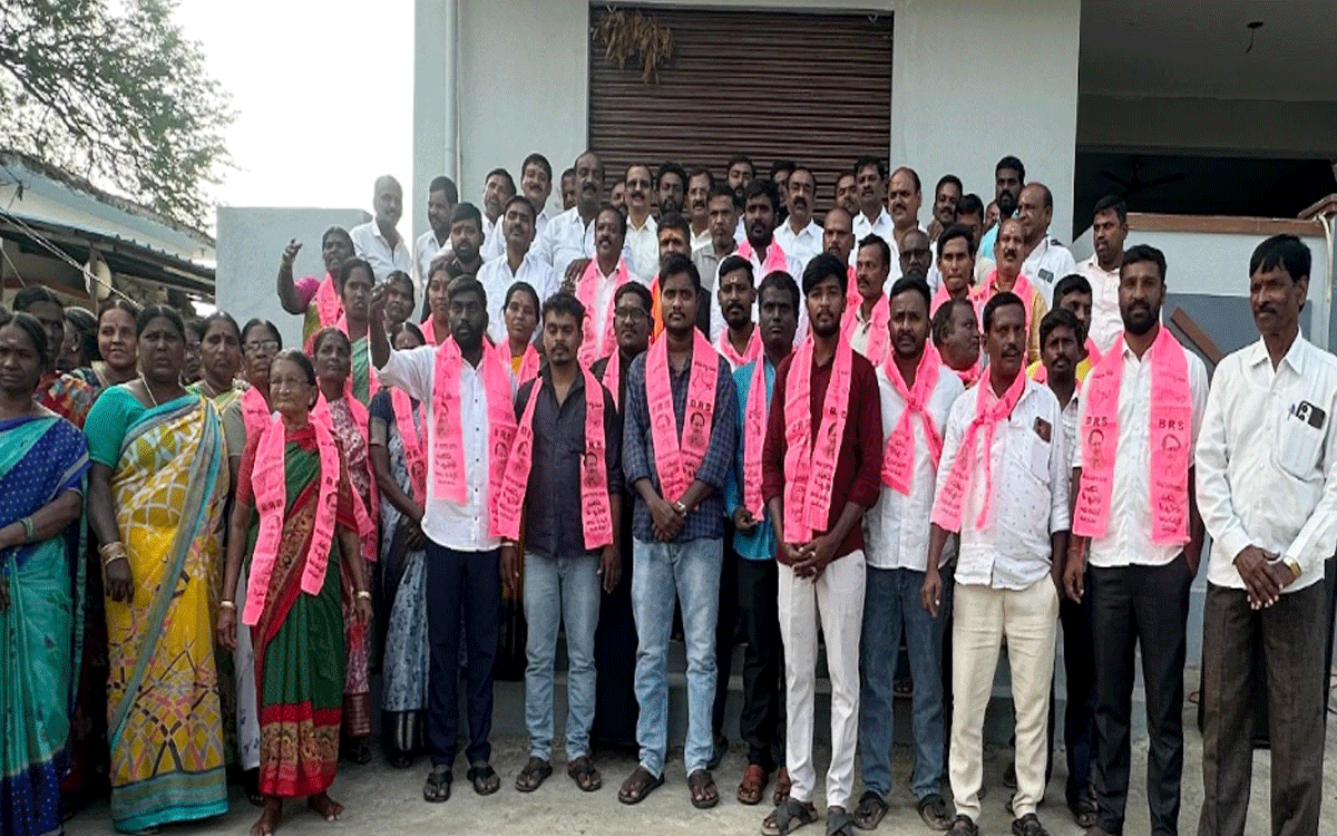 Bibinagar : పడమటి సోమారంలో కాంగ్రెస్‌కు ఎదురుదెబ్బ‌