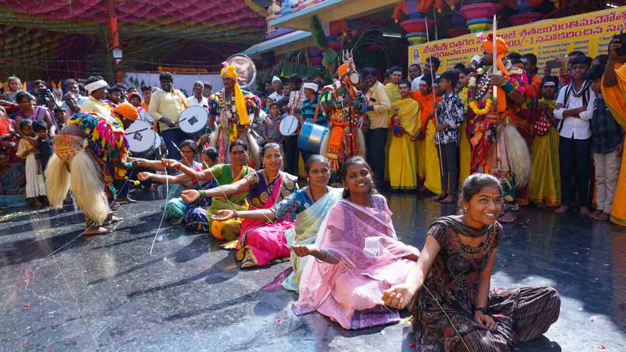 Pallaki seva | బర్దిపూర్ దత్తగిరి మహారాజ్ ఆశ్రమంలో వైభవంగా పల్లకి సేవ