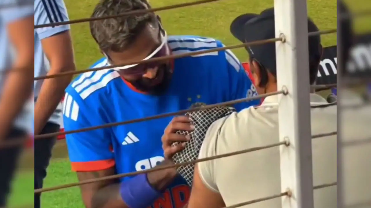 Hardik Pandya: కెమెరామ‌న్‌కు త‌గిలిన పాండ్యా సిక్స‌ర్‌.. స్టార్ బ్యాట‌ర్ ఏం చేశాడో తెలుసా?