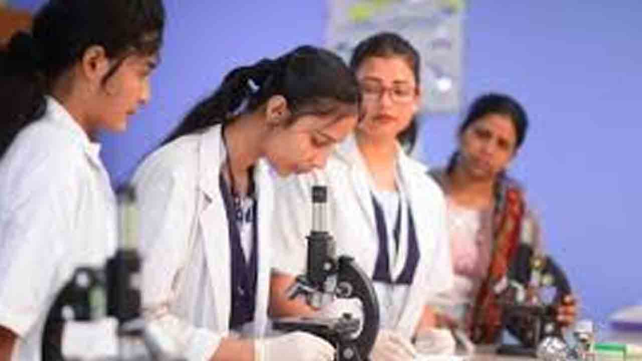 దయనీయ స్థితిలో పారా మెడికల్‌ విద్య