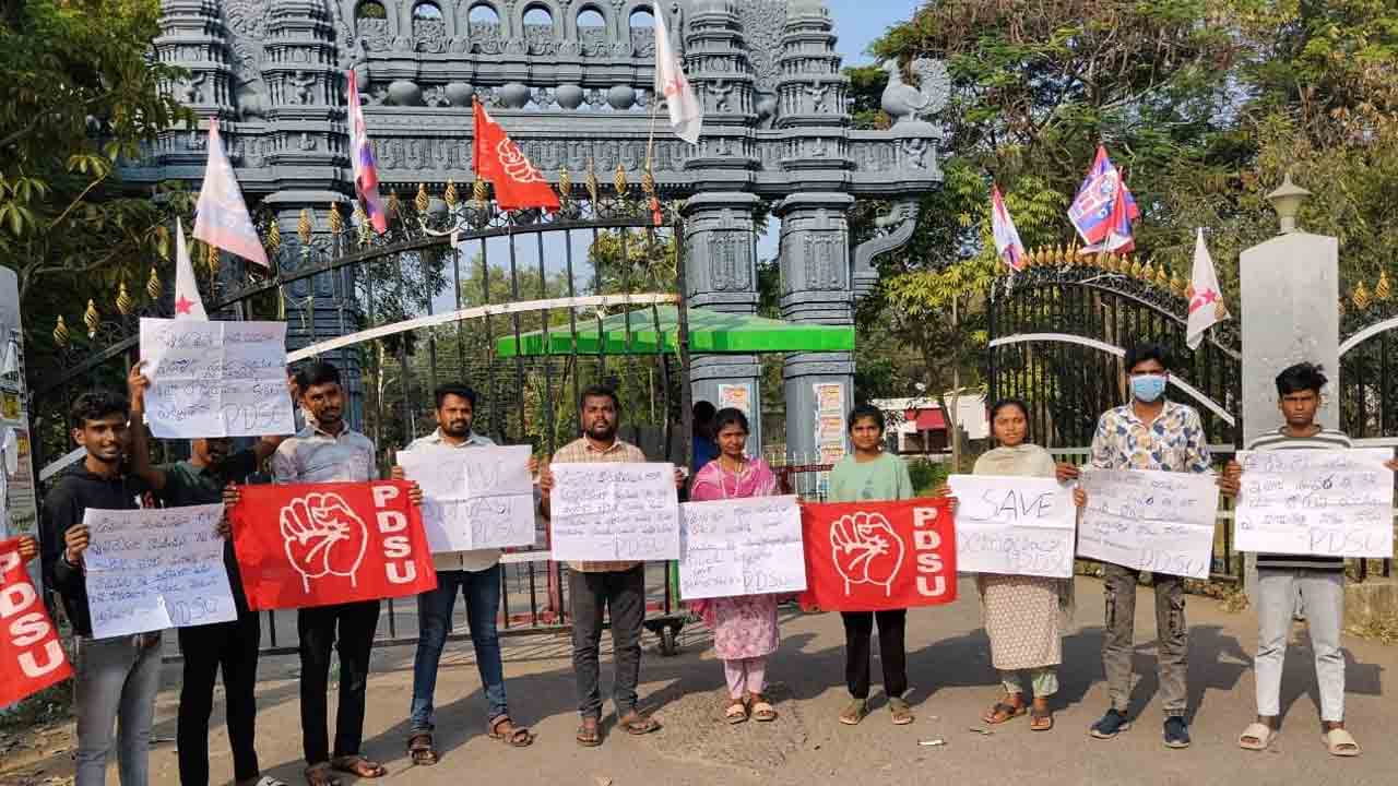 PDSU | ఢిల్లీలో అక్రమ అరెస్టులను ఖండిస్తూ కేయూలో పీడీఎస్‌యూ నిరసన