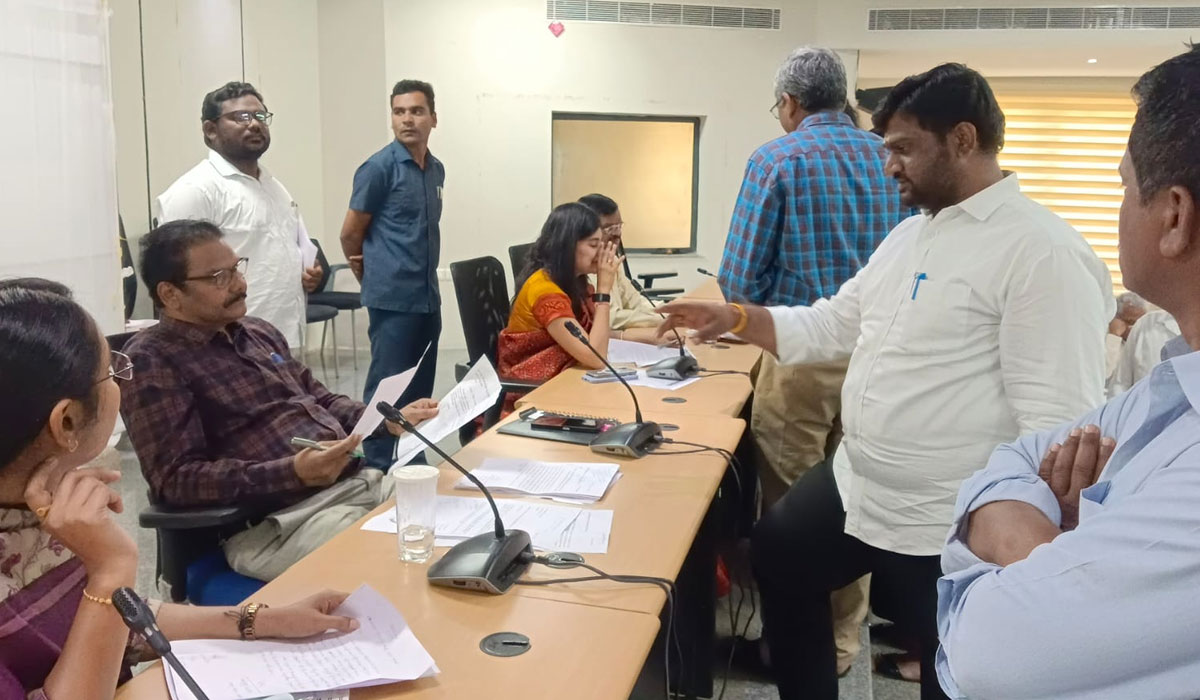 Prajavani | వేములవాడలో దోమలతో రోగాలు.. ప్రజావాణిలో అధికారులకు ఫిర్యాదు