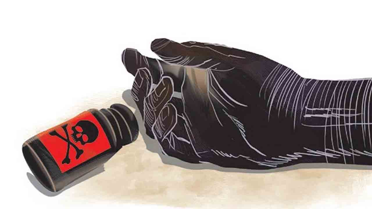 సర్పంచ్‌ అభ్యర్థి ఆత్మహత్యాయత్నం