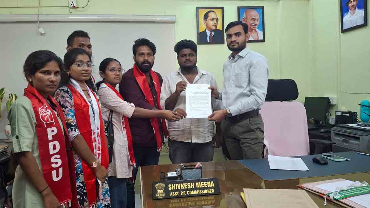 Private schools | ప్రైవేట్‌ పాఠశాలల పైన చర్యలు తీసుకోవాలి : వామపక్ష విద్యార్థి సంఘాలు