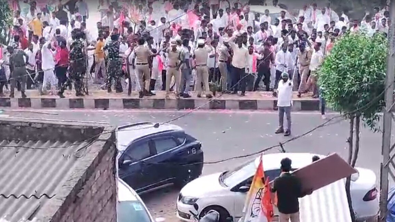 Panchayathi Elections | పరిగిలో ఉద్రిక్తత.. ప్రచారం చేస్తున్నారంటూ కొట్టుకున్న పోలింగ్‌ ఏజెంట్లు