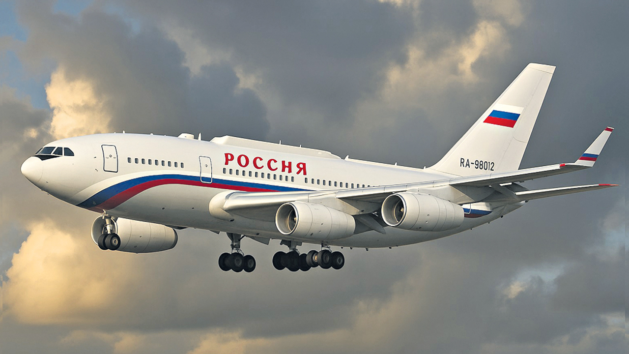 ఫ్లయింగ్‌ క్రెమ్లిన్‌.. ఫోట్రెస్‌ ఆన్‌ వీల్‌!.. రష్యా అధ్యక్షుడి రక్షణ వలయం శత్రు దుర్భేద్యం