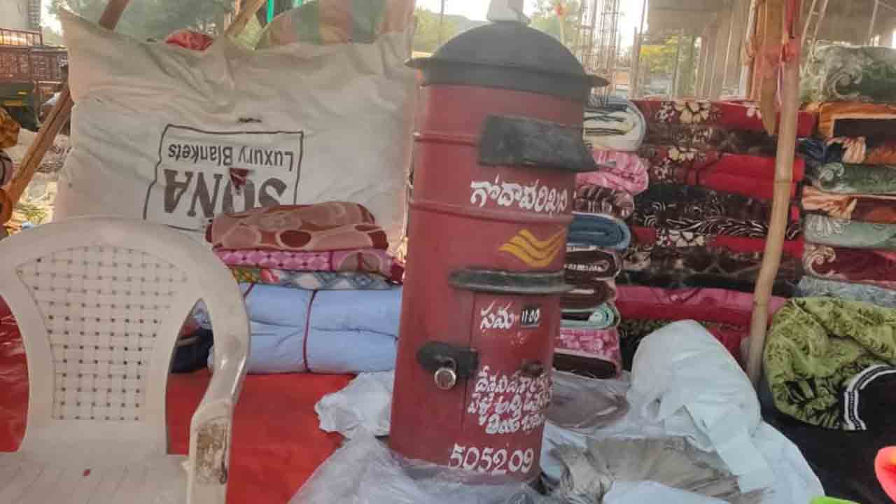 Post Box | ఈ తపాలా డబ్బాను గమనించారా.. ఇంతకీ ఇక్కడుందేంటీ..?