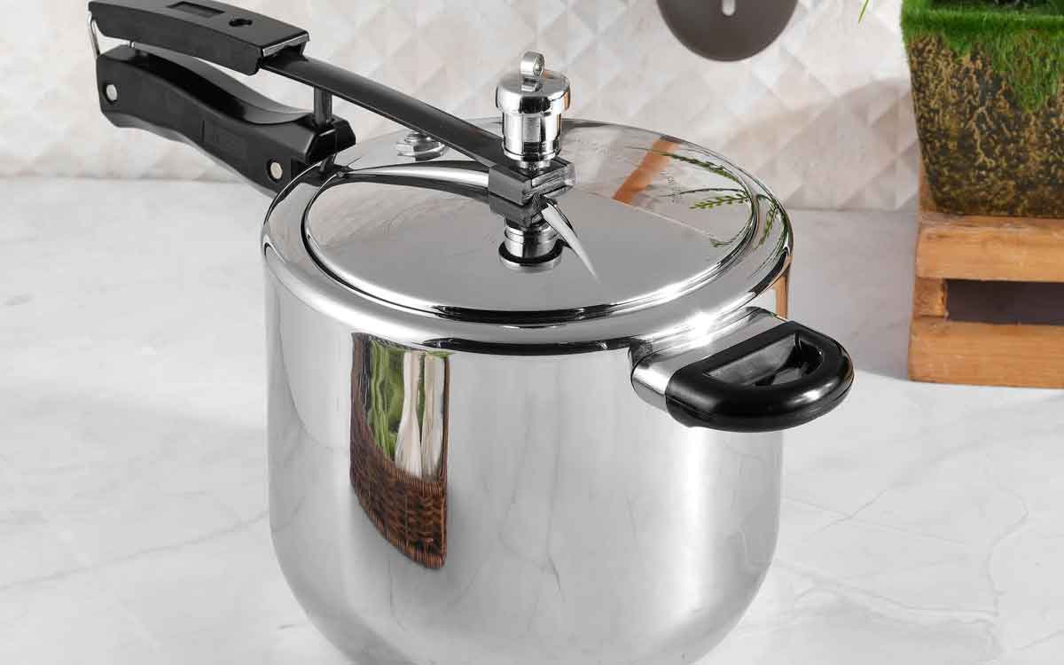 Pressure Cooker | ప్రెష‌ర్ కుక్క‌ర్‌ల‌లో వండిన ఆహారాల‌ను తిన‌వ‌చ్చా..? వాటి వ‌ల్ల మ‌న‌కు ఏదైనా హాని జ‌రుగుతుందా..?