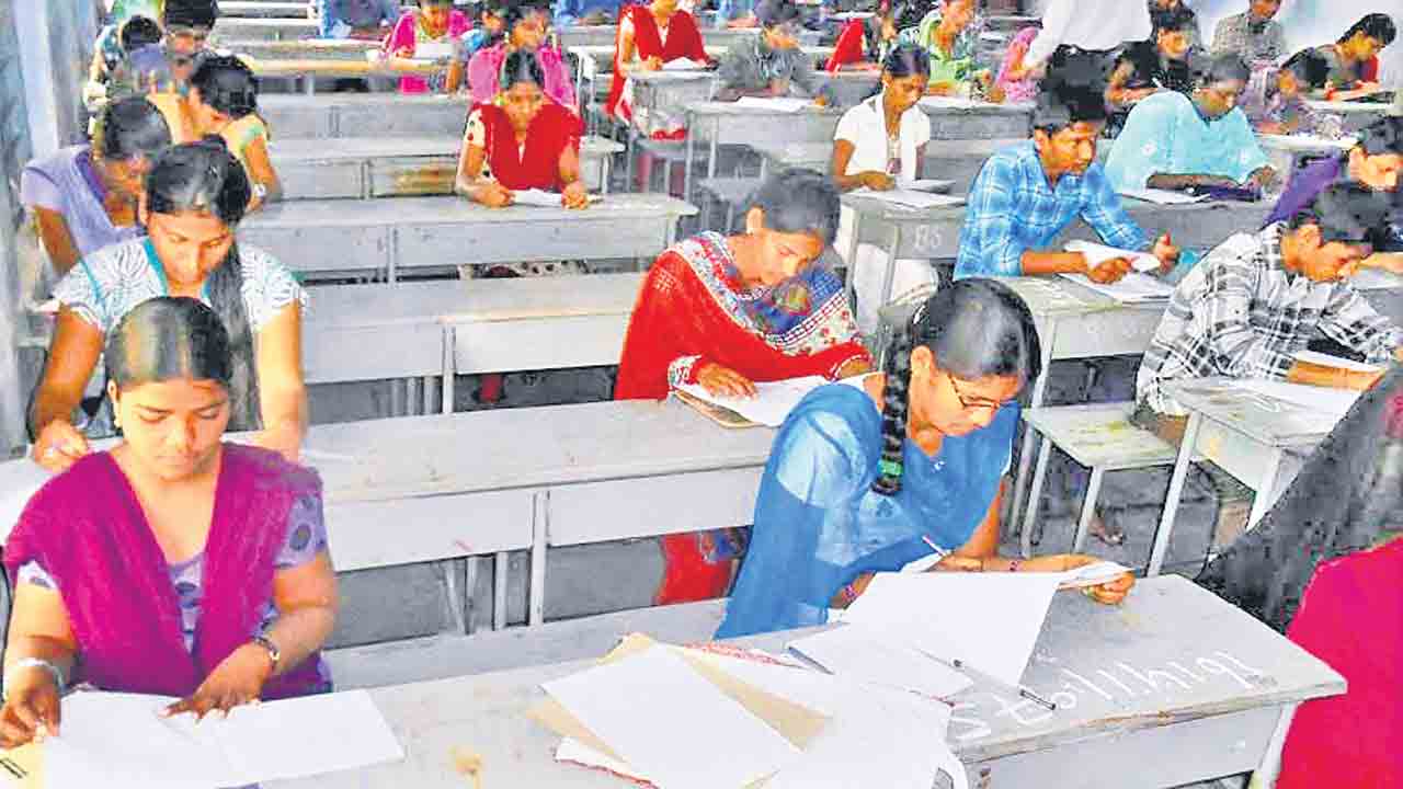 మార్చి 14 నుంచి పది పరీక్షలు.. నెల రోజులు పెట్టడంపై టీచర్ల అభ్యంతరం